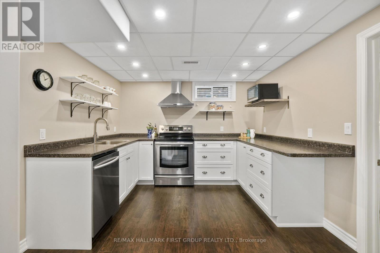 489 FOOTE CRESCENT - 31