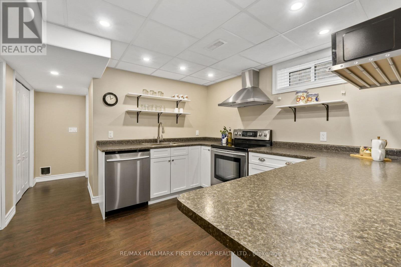 489 FOOTE CRESCENT - 32