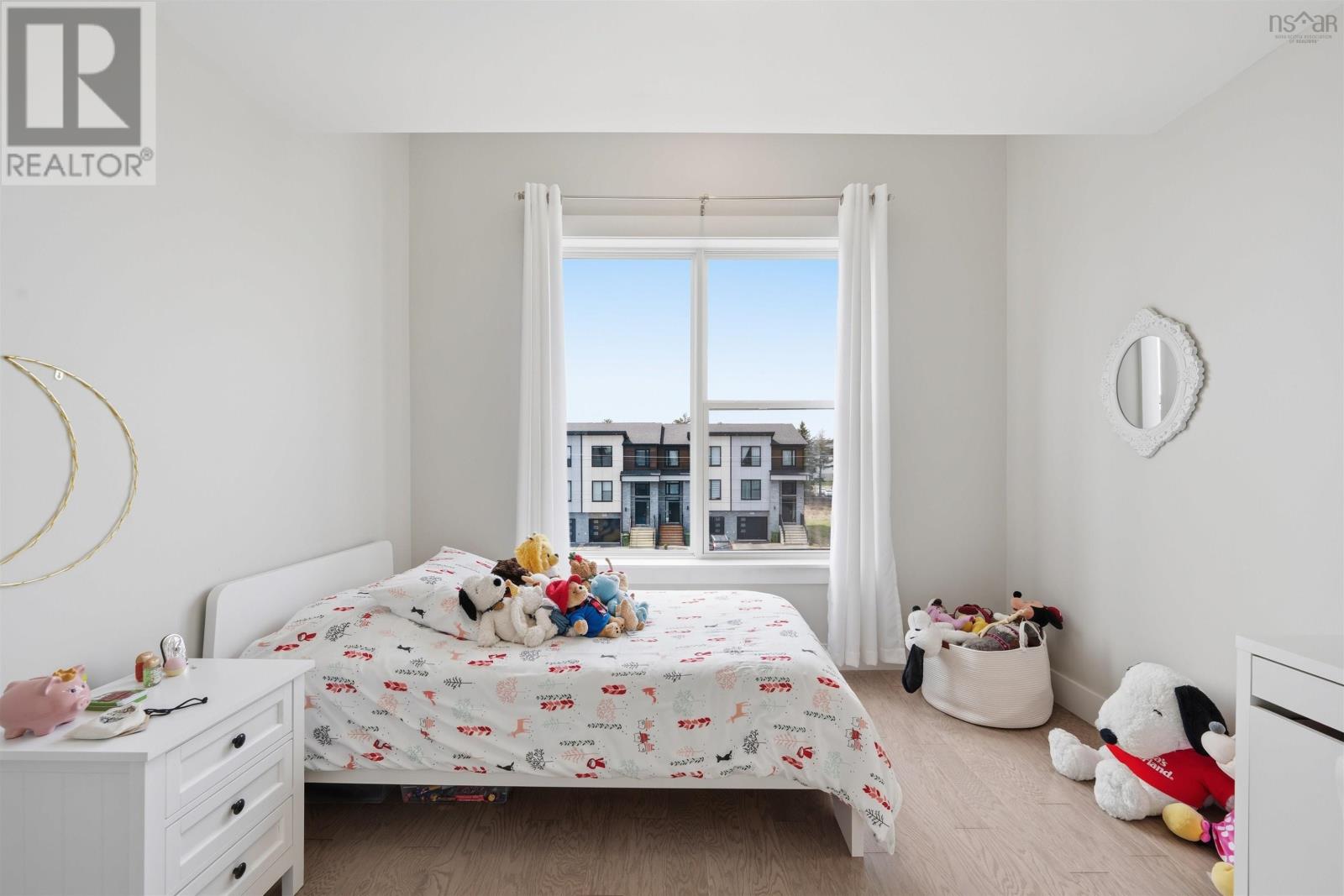 20 Alamir Court - 21
