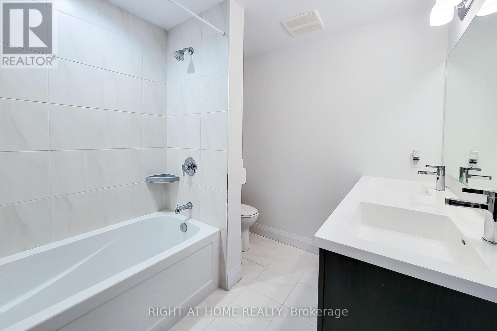 #217 1 REDFERN AVENUE - 16