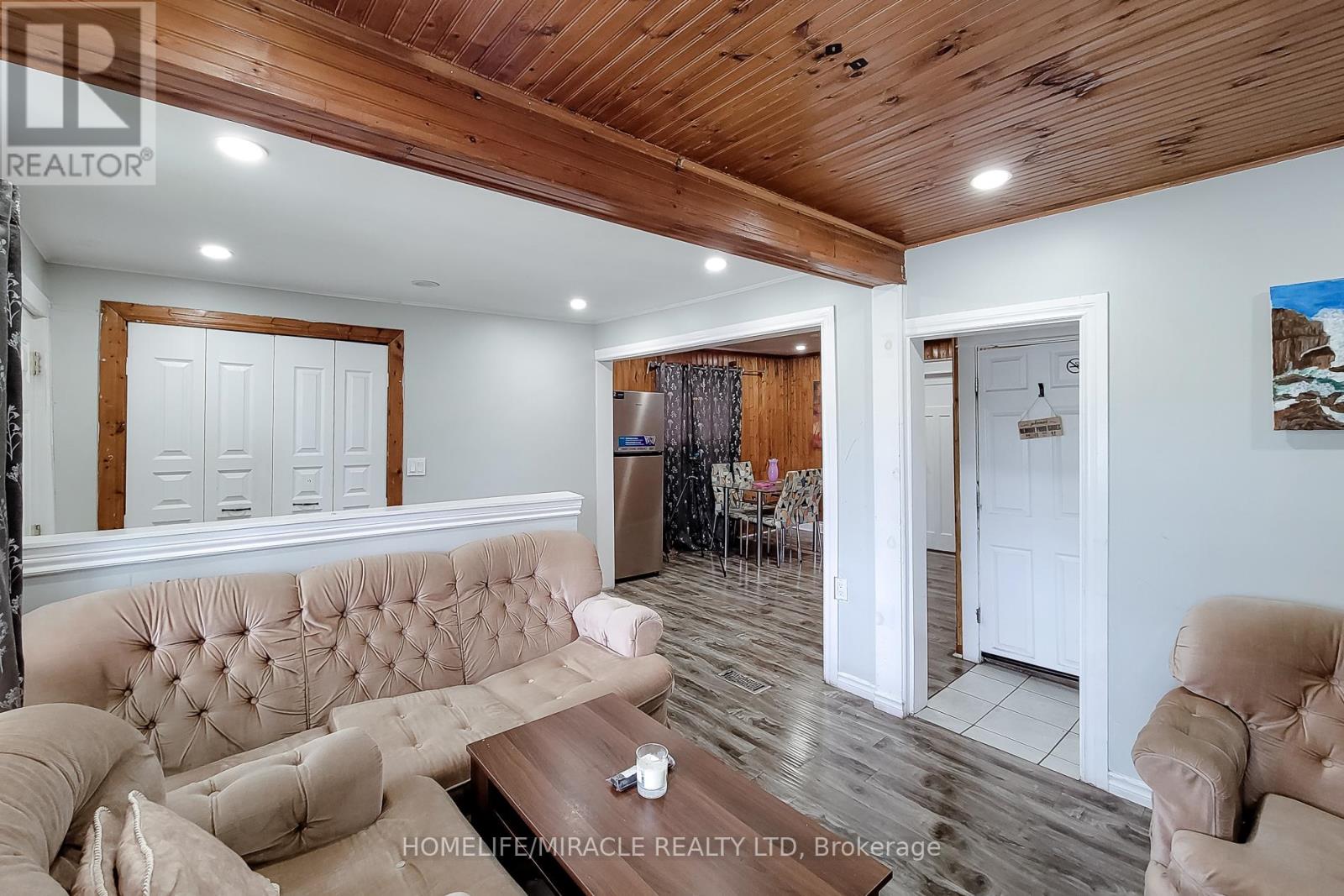463 WELLINGTON STREET N - 11