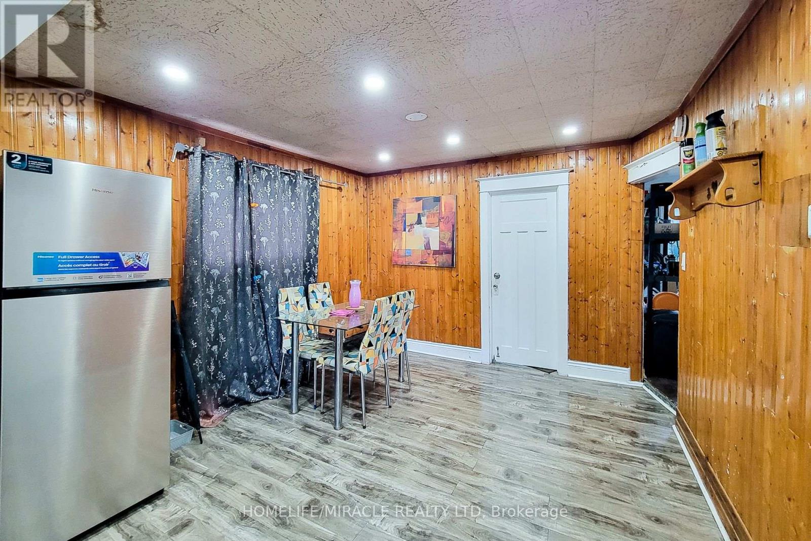 463 WELLINGTON STREET N - 13