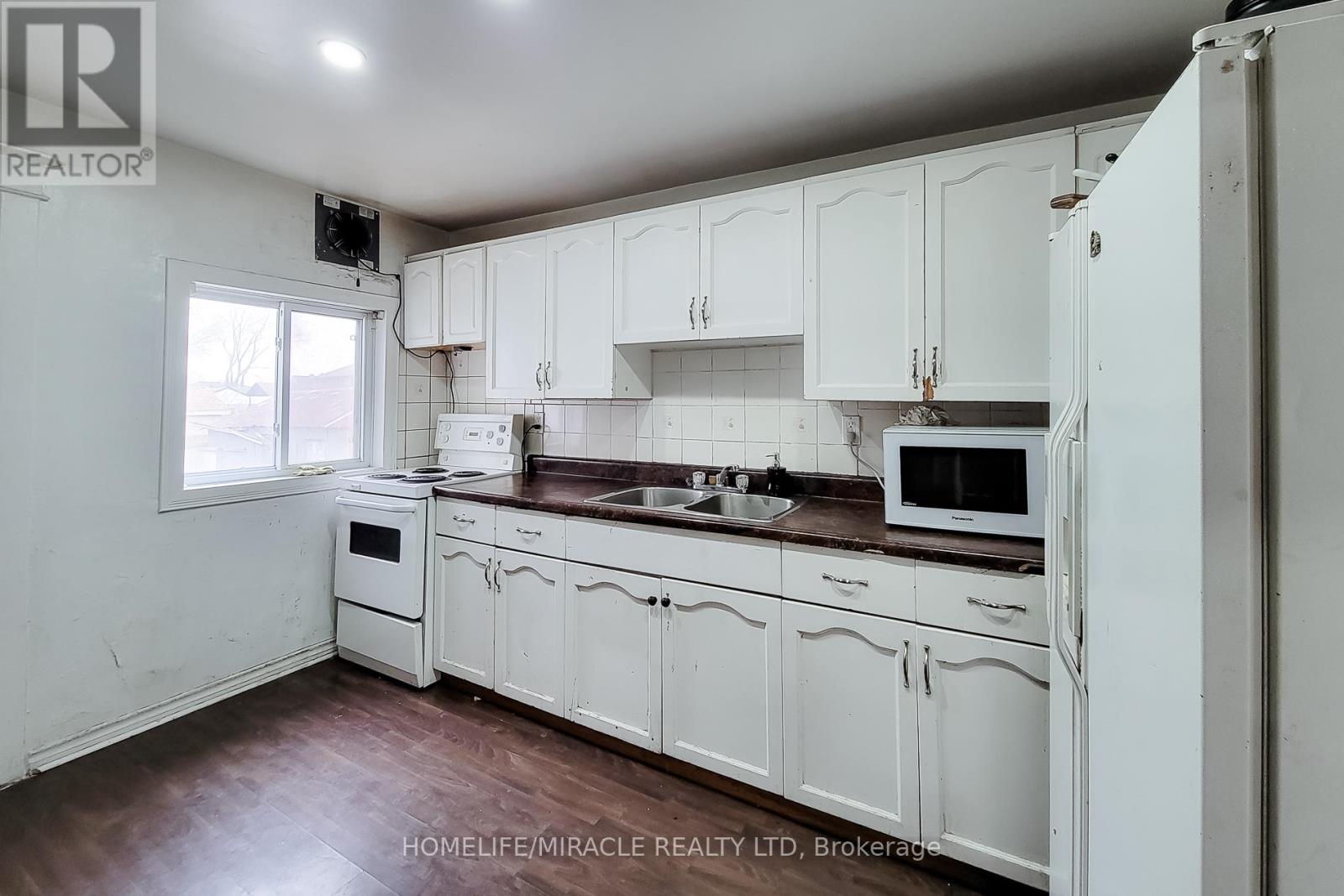 463 WELLINGTON STREET N - 16