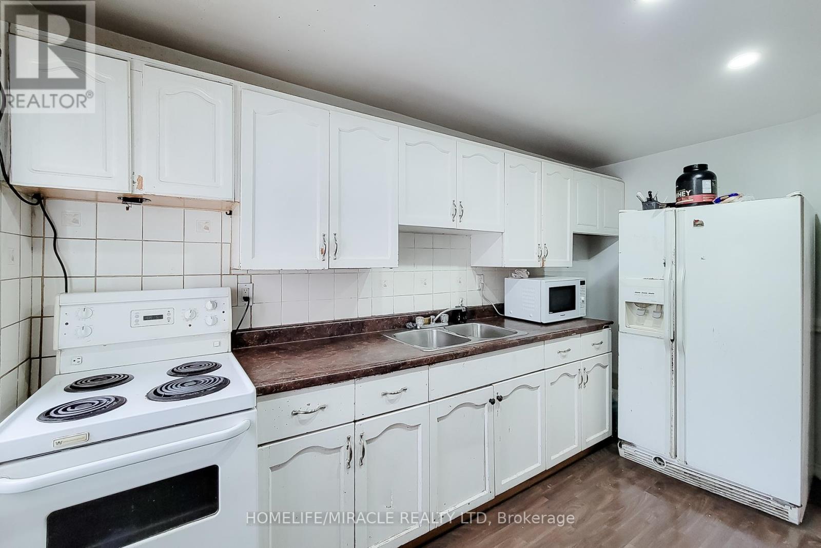 463 WELLINGTON STREET N - 17