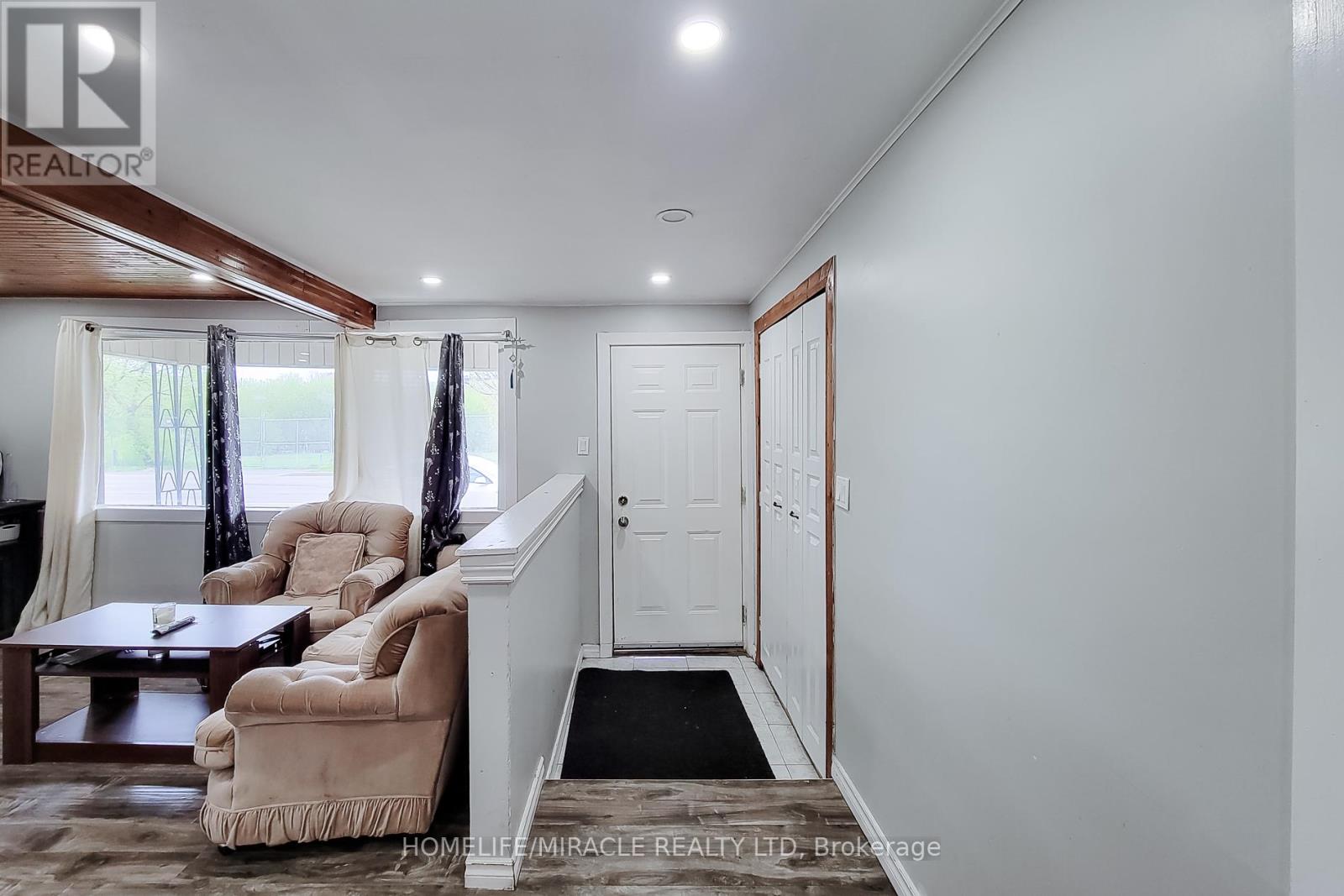463 WELLINGTON STREET N - 9