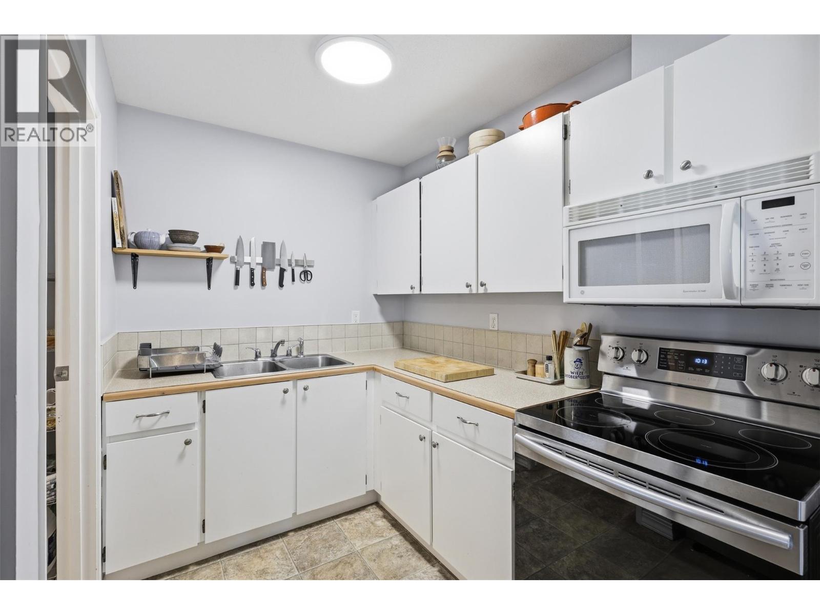 #53 1221 HUGH ALLAN Drive - 16