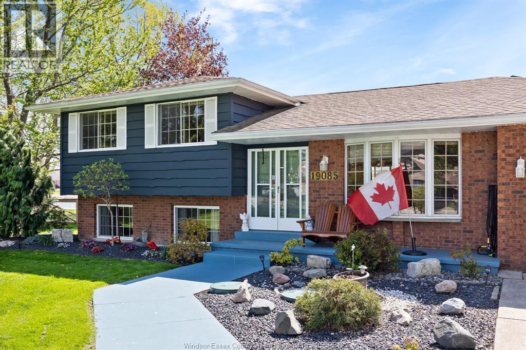 19085 BLUE WATER AVENUE, Lakeshore, Ontario, N0P2L0 — Photo 3