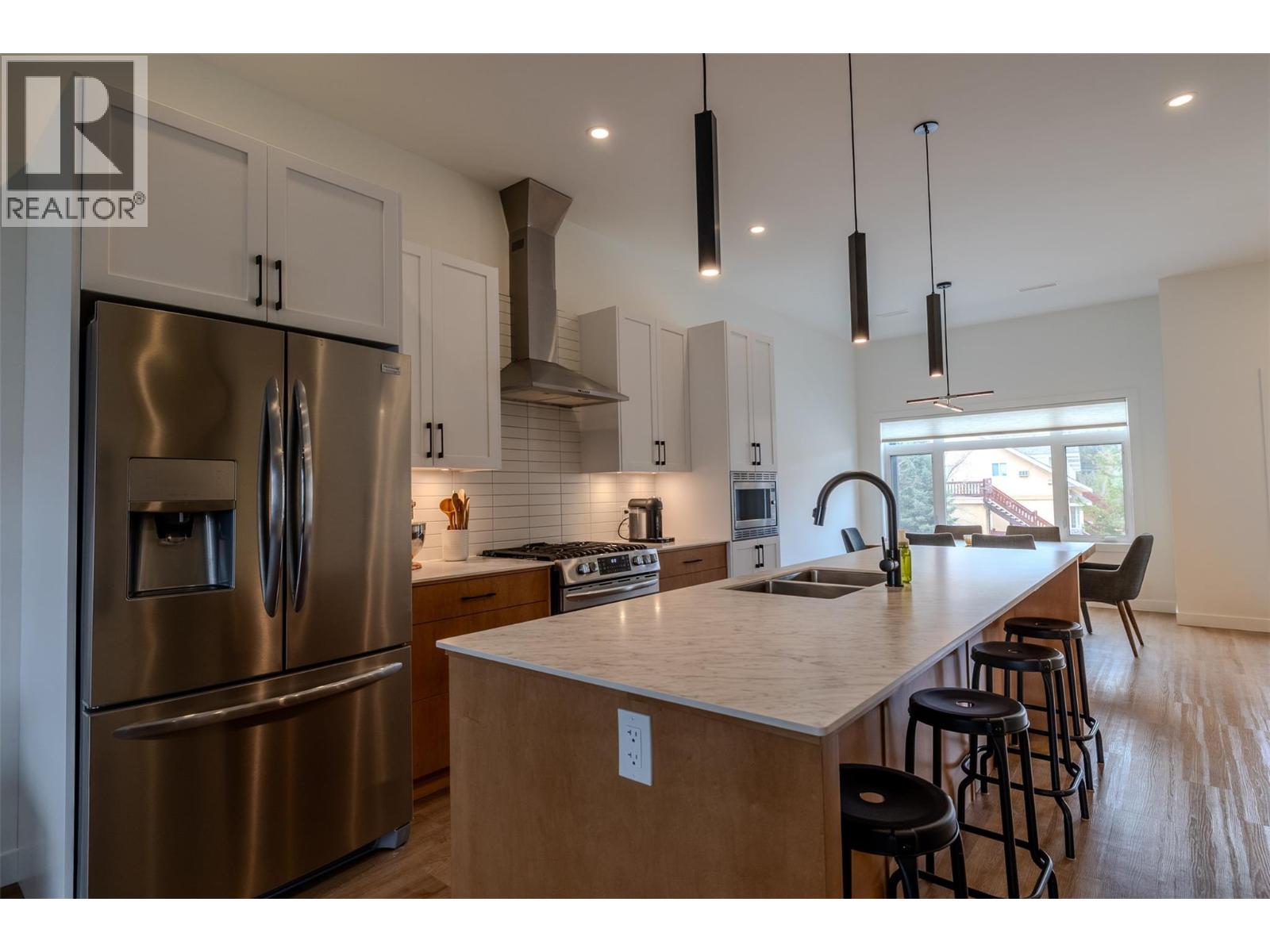 #101 700 RIVERSIDE Way - 12