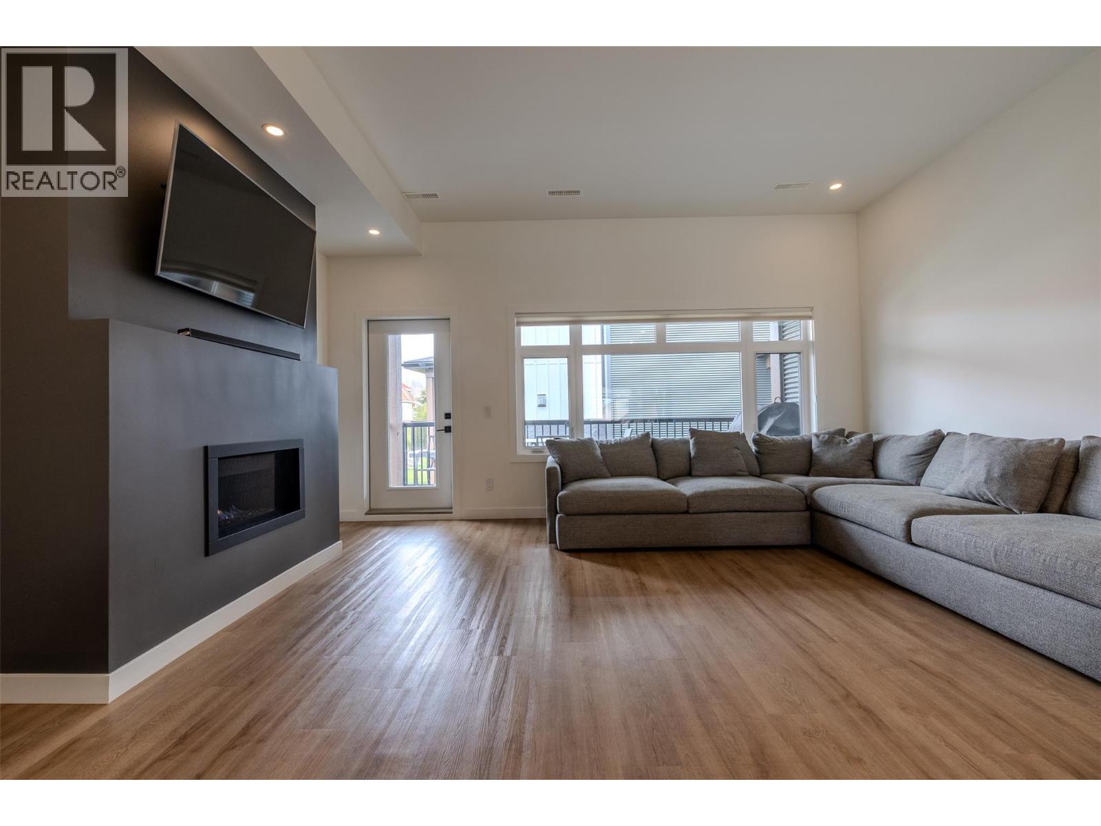 #101 700 RIVERSIDE Way - 9