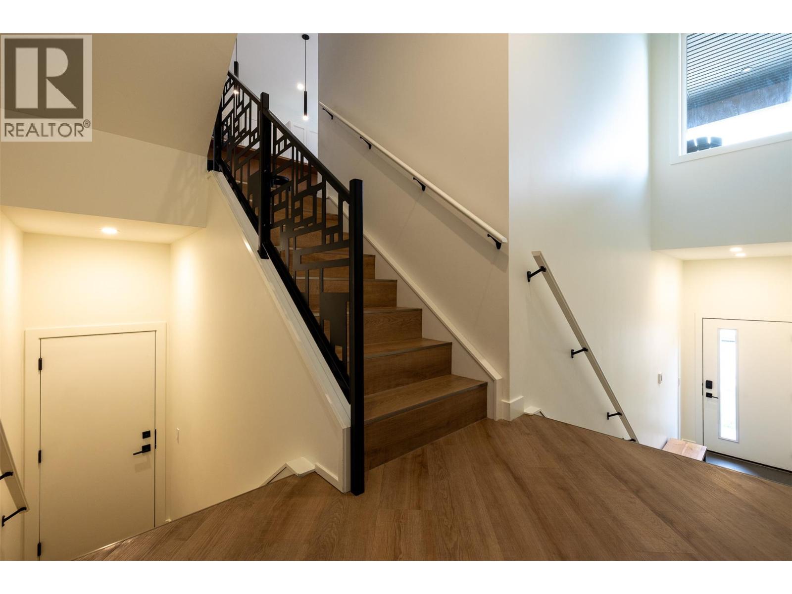 #101 700 RIVERSIDE Way - 36