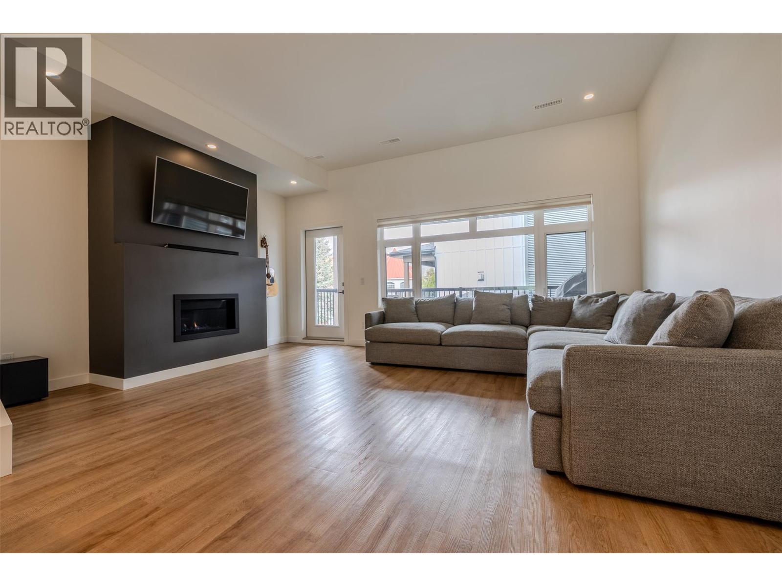 #101 700 RIVERSIDE Way - 7