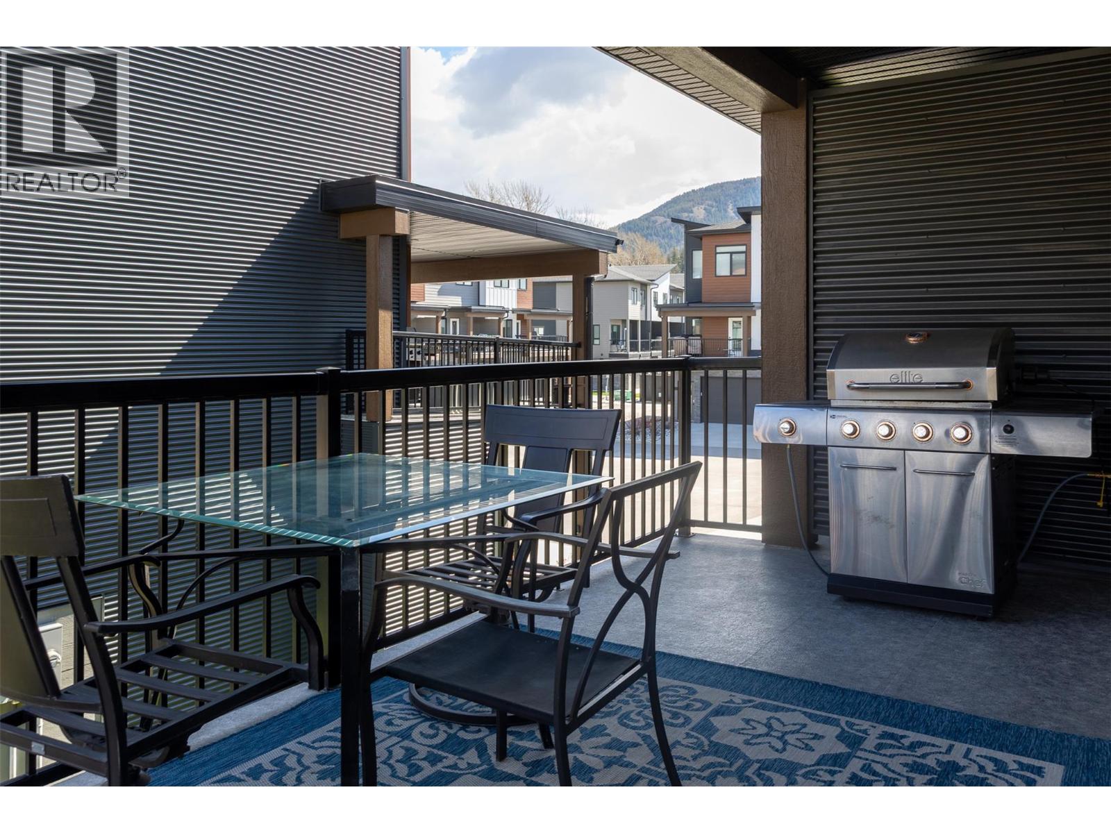 #101 700 RIVERSIDE Way - 44