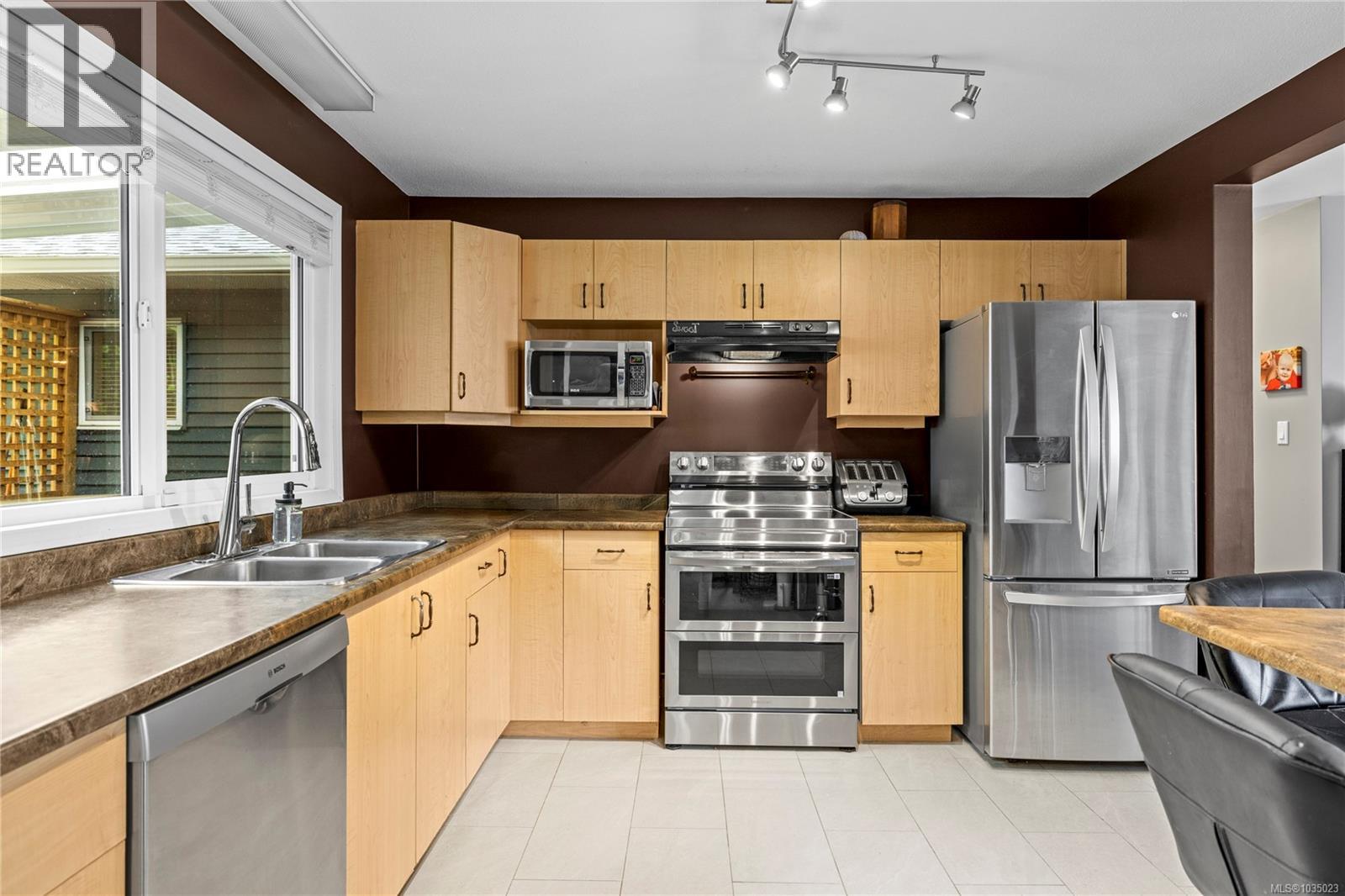 375 Temple St - 20