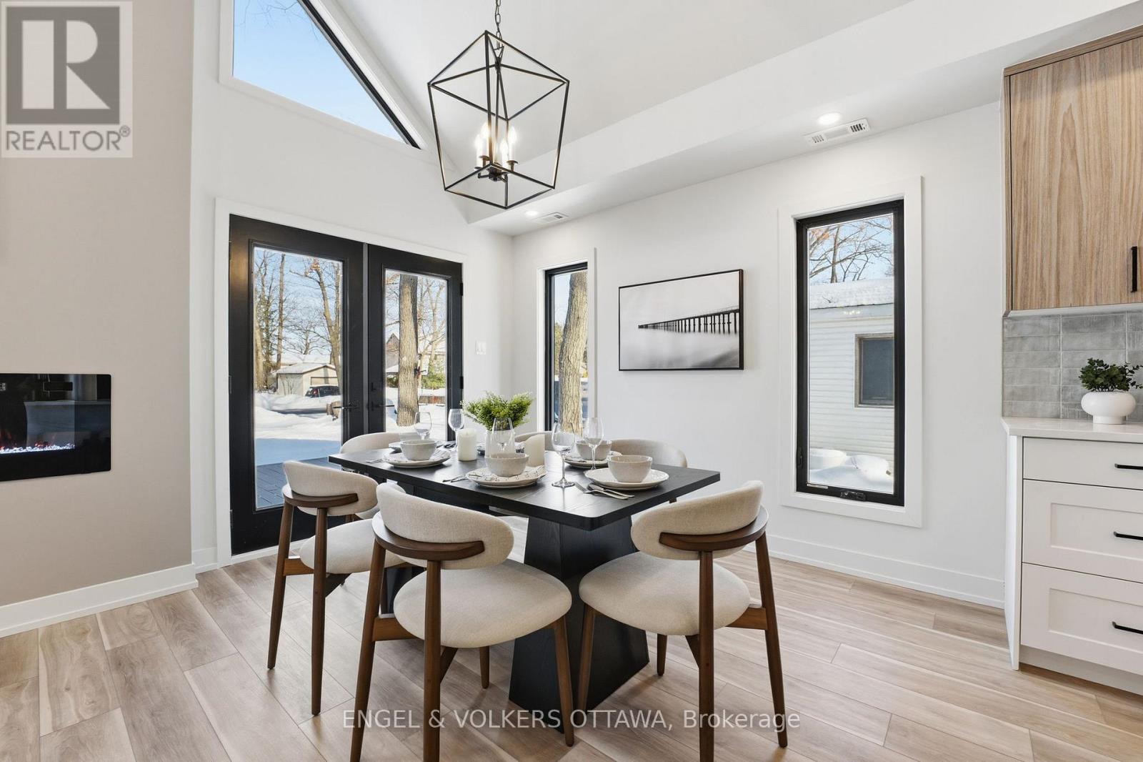 557 BAYVIEW DRIVE - 11