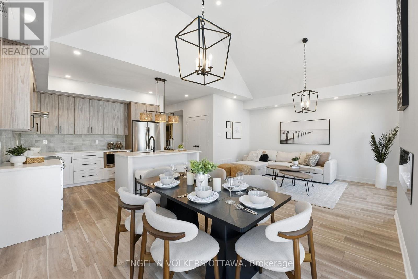 557 BAYVIEW DRIVE - 12