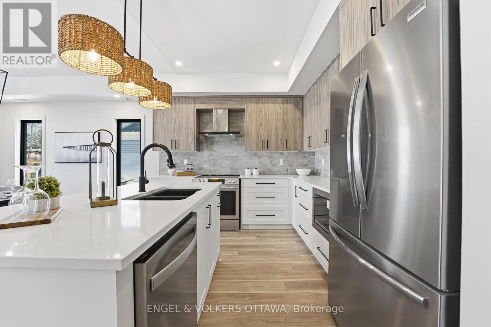 557 BAYVIEW DRIVE - 16