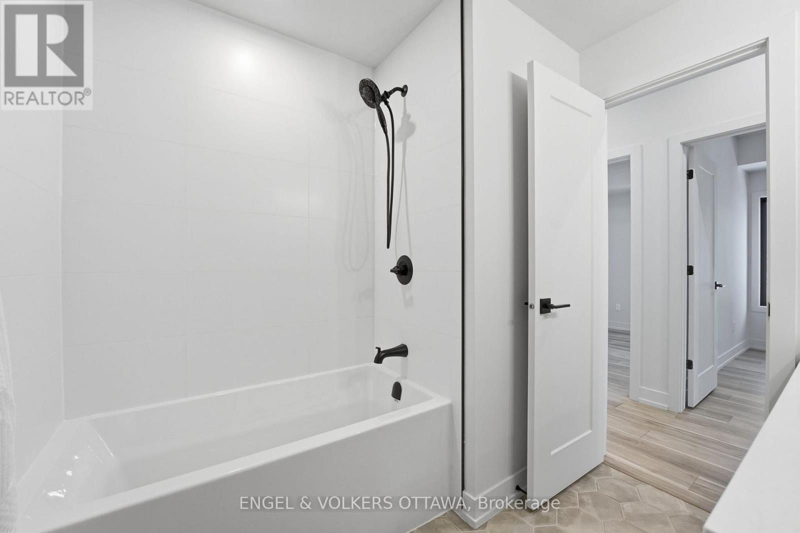 557 BAYVIEW DRIVE - 27