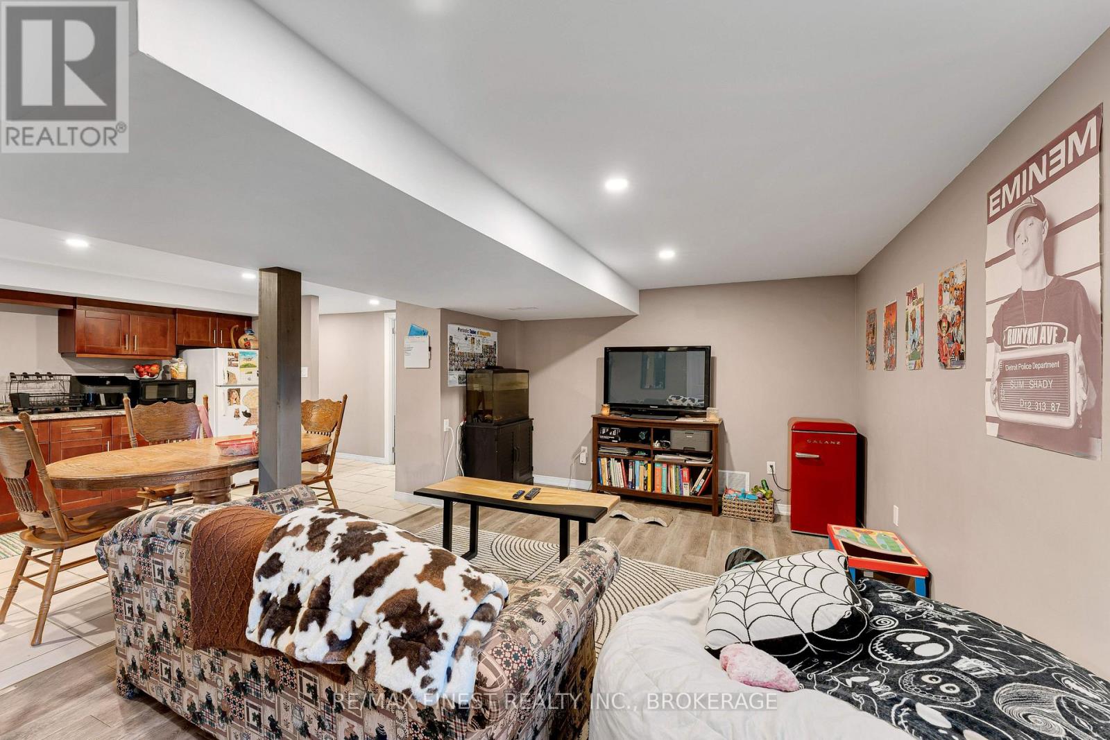 158 LAKEVIEW AVENUE - 33