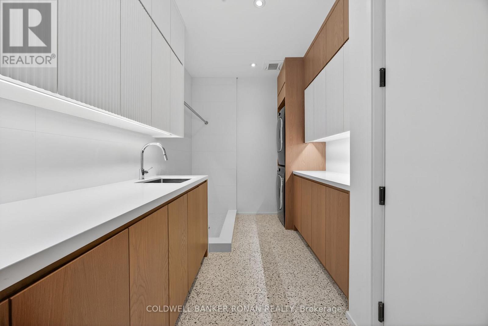 9 GRAY AVENUE - 34