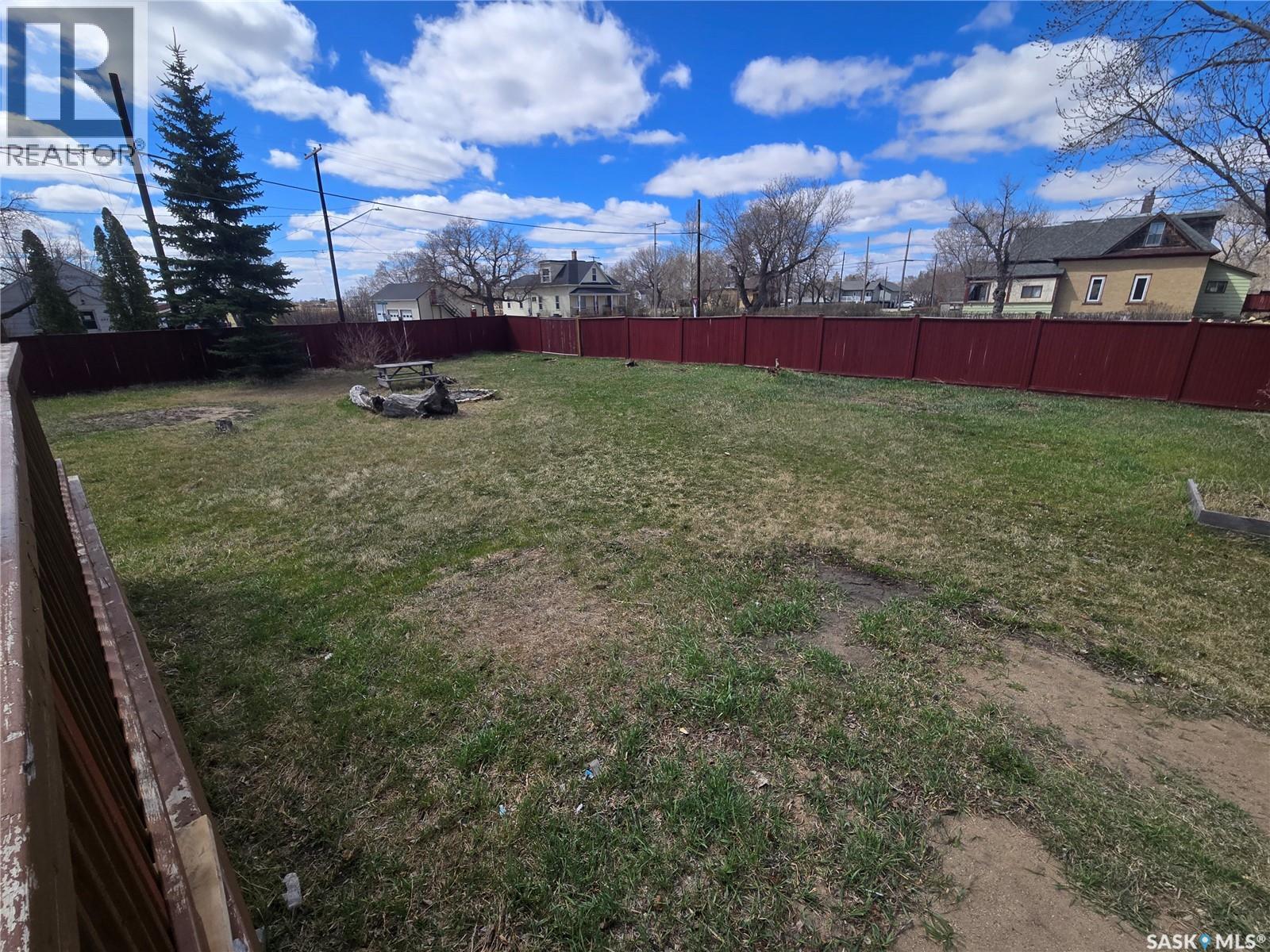 601 Souris AVENUE - 6