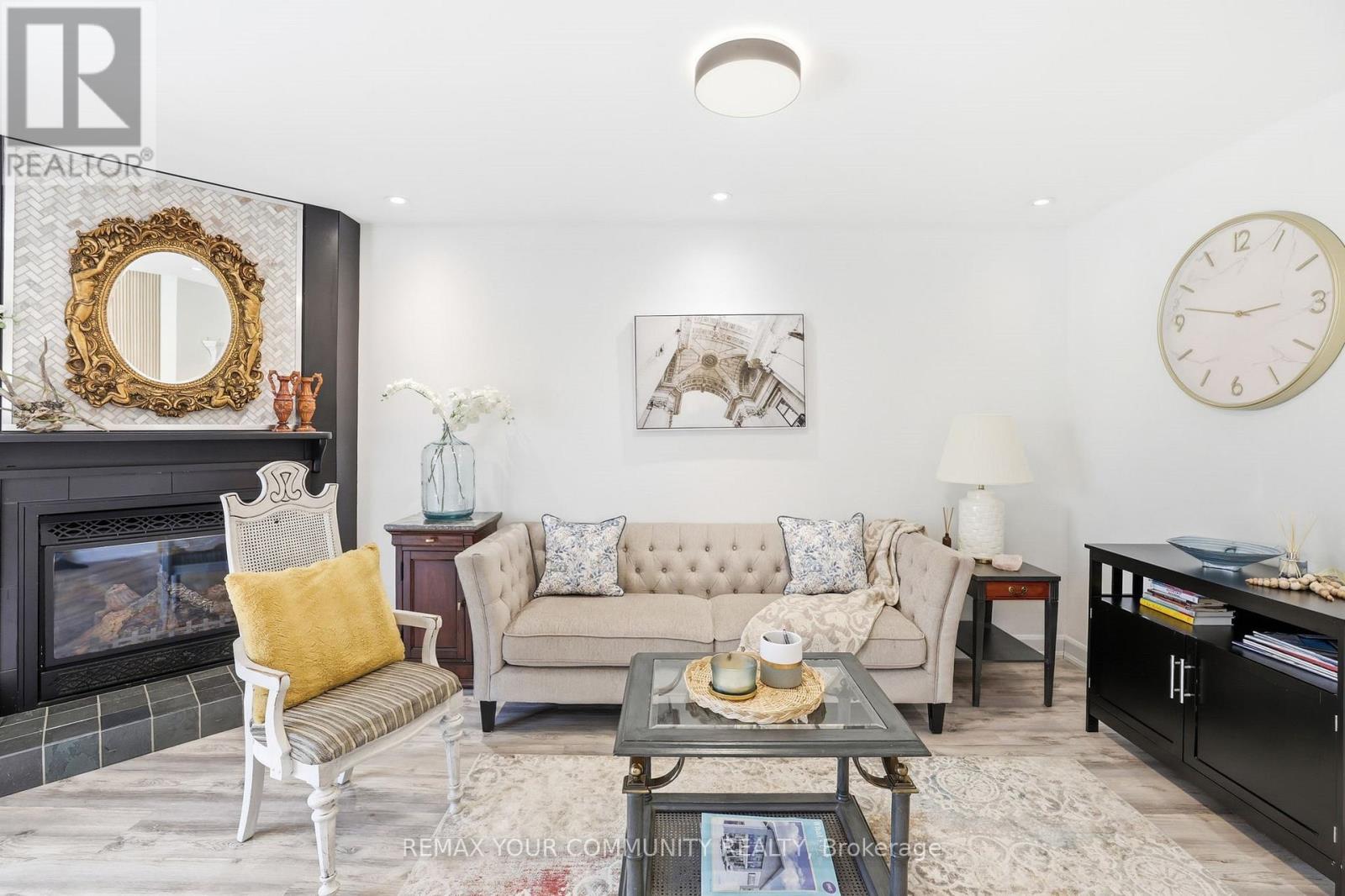 17 ST. CLAIR STREET - 10