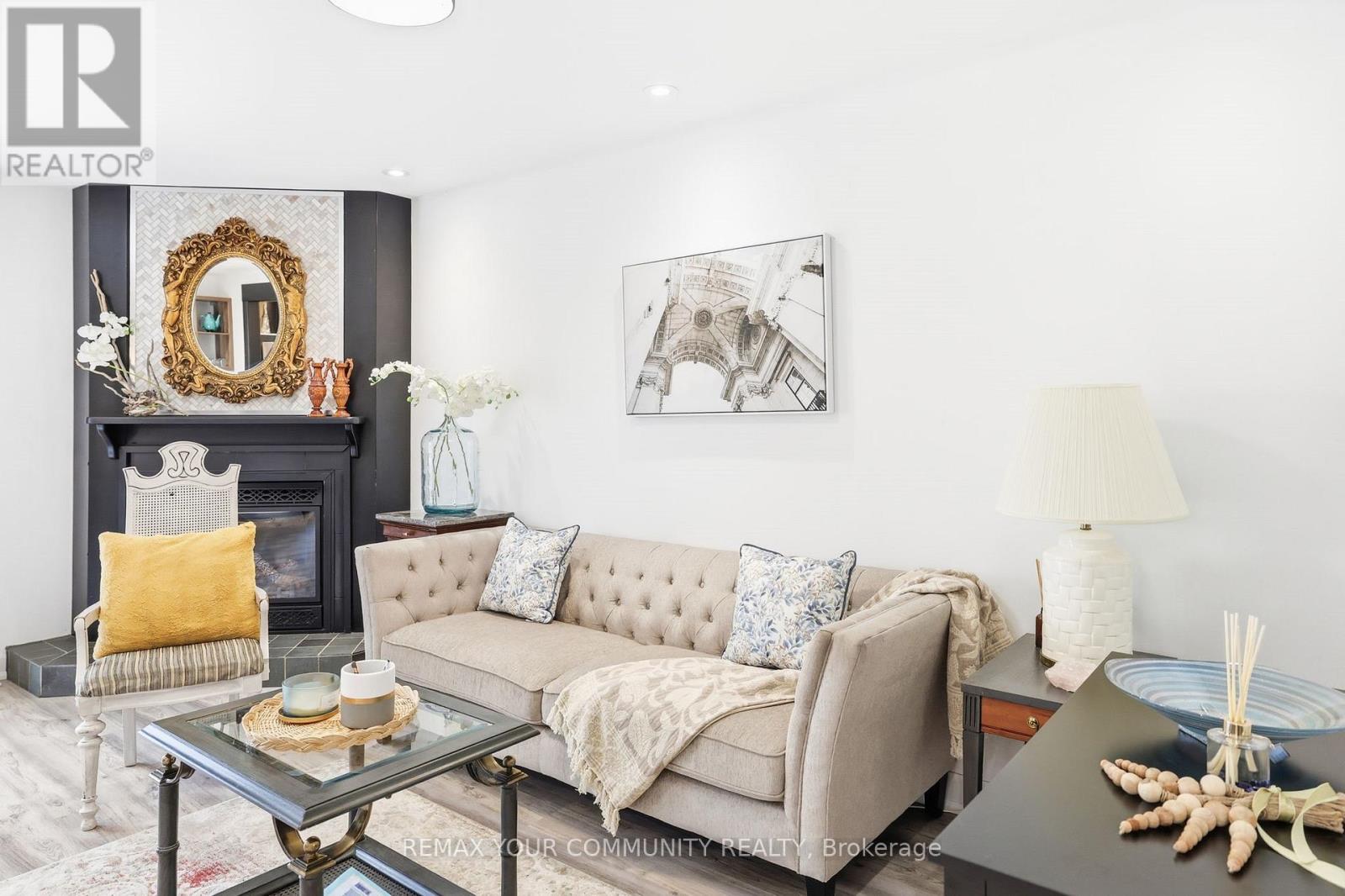 17 ST. CLAIR STREET - 12