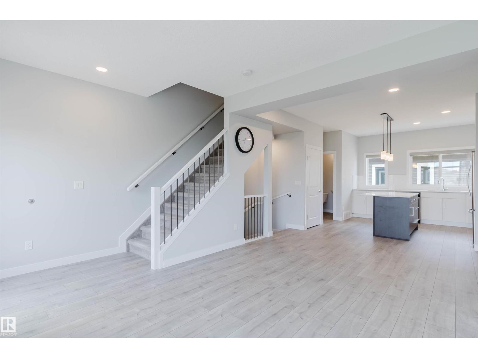 #3 11373 12 AV NW - 11