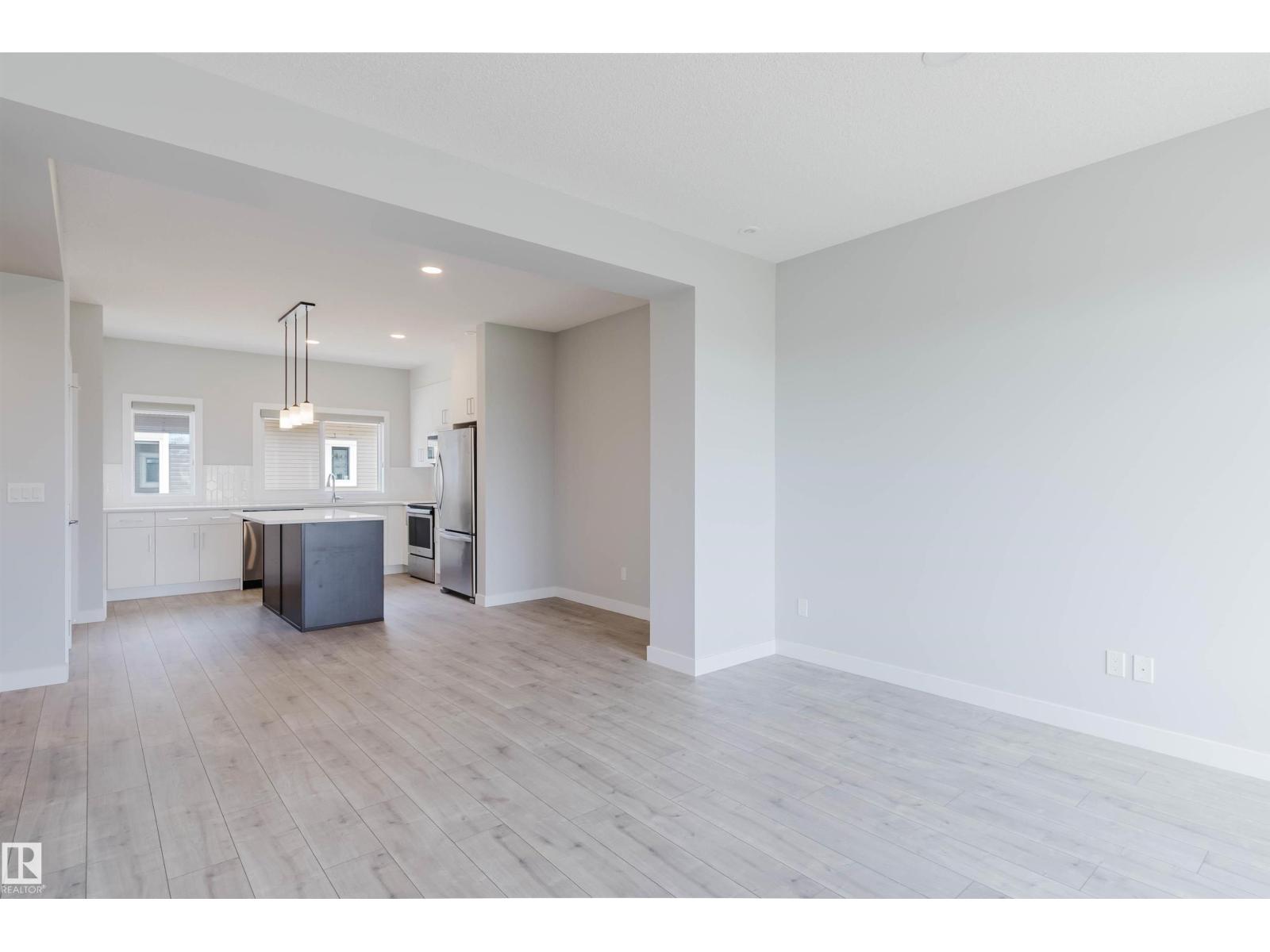#3 11373 12 AV NW - 21