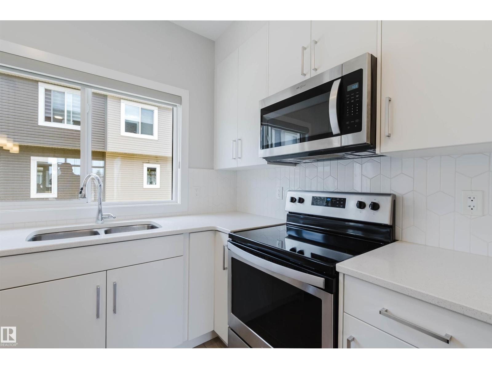 #3 11373 12 AV NW - 16