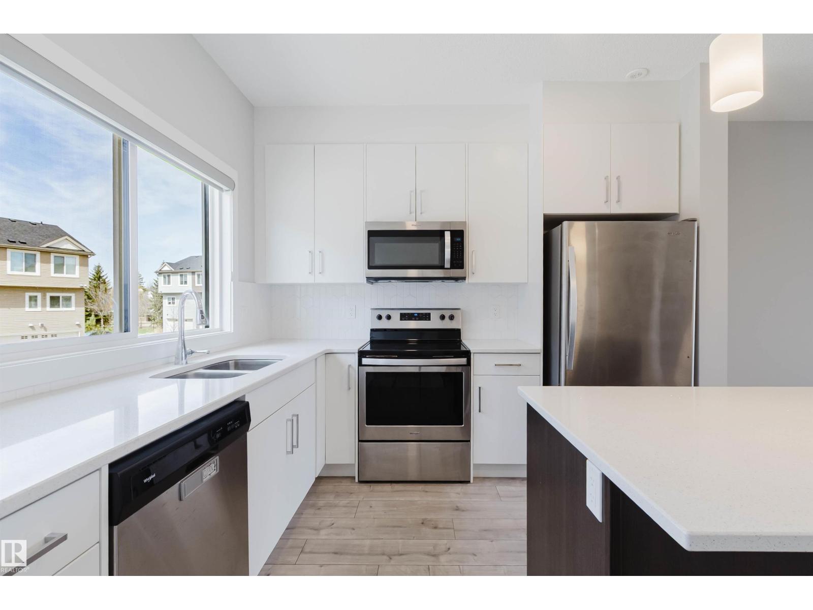 #3 11373 12 AV NW - 12
