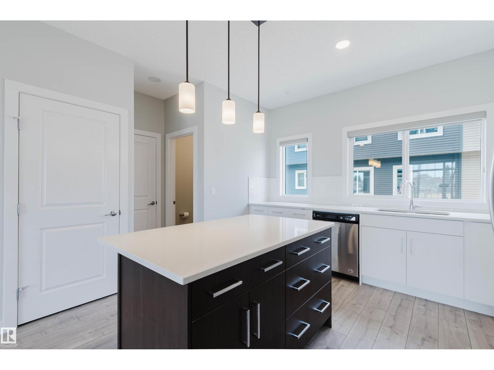 #3 11373 12 AV NW - 15