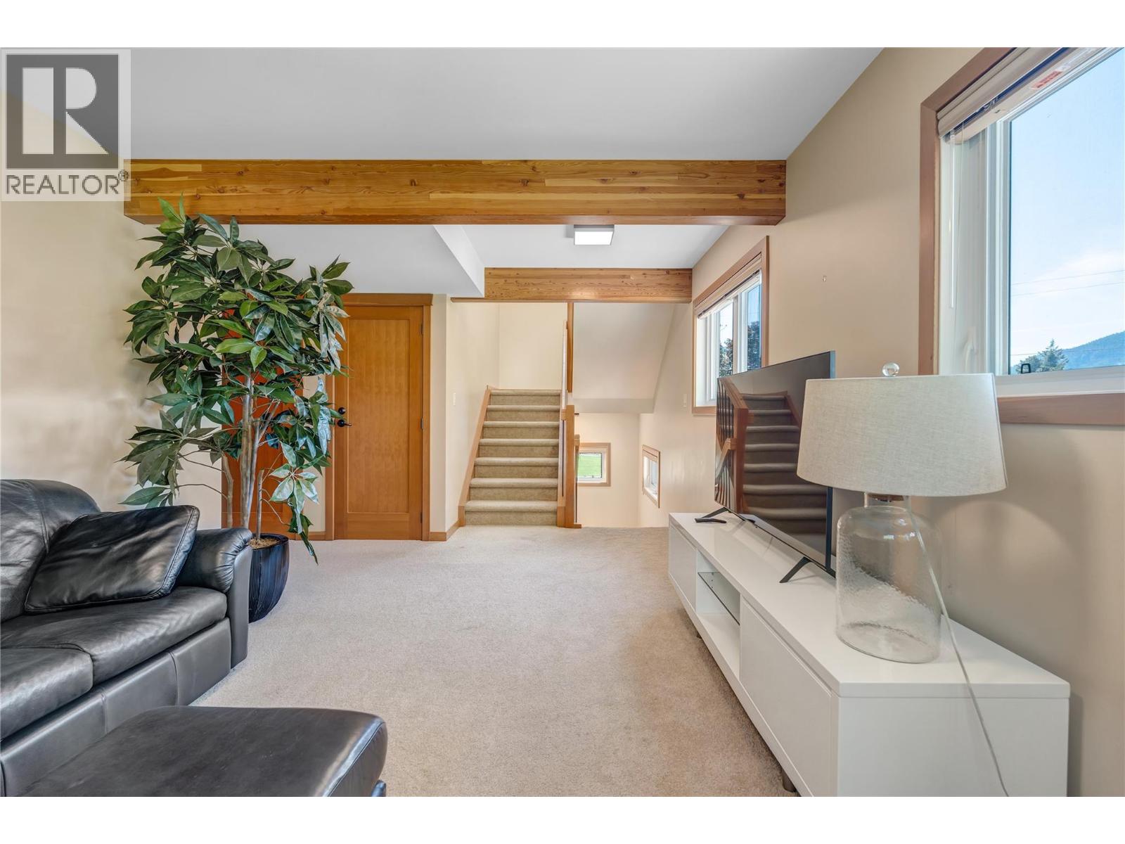 1702 Thornber Street - 17