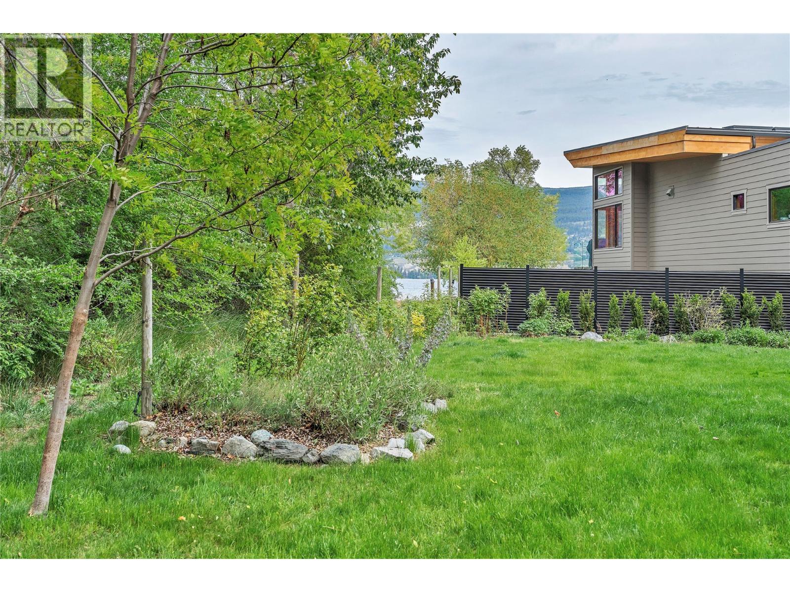 1702 Thornber Street - 75