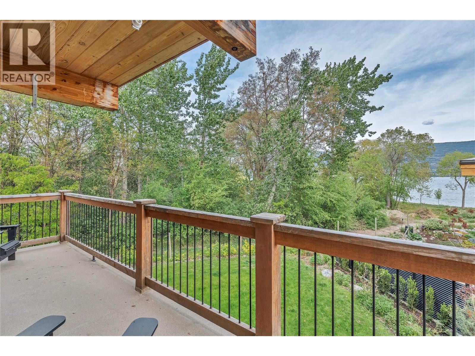 1702 Thornber Street - 79