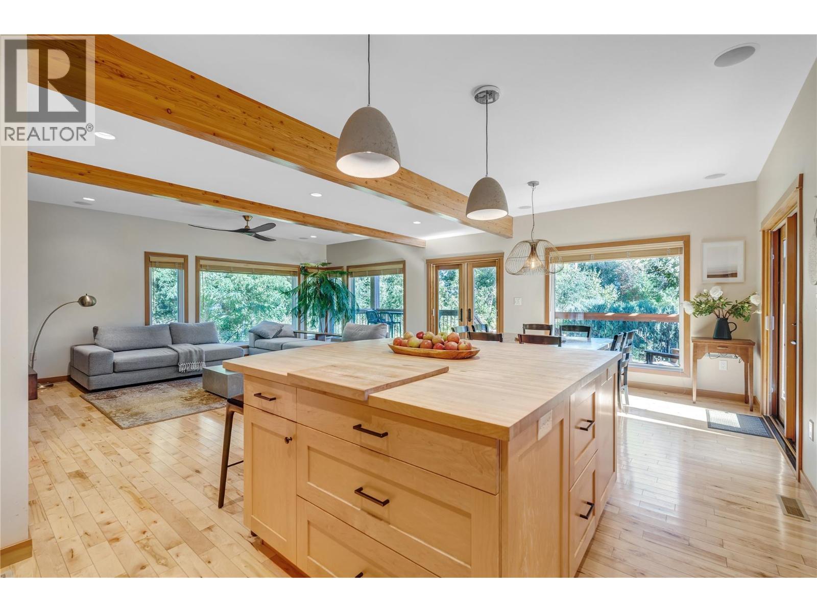 1702 Thornber Street - 9