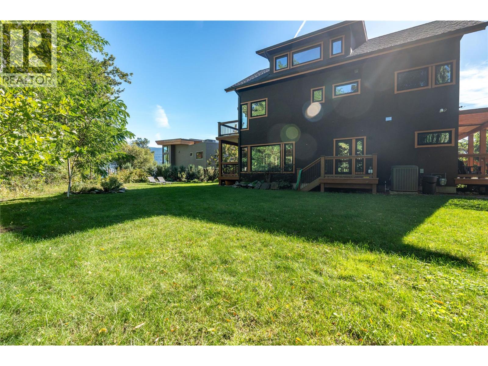 1702 Thornber Street - 49