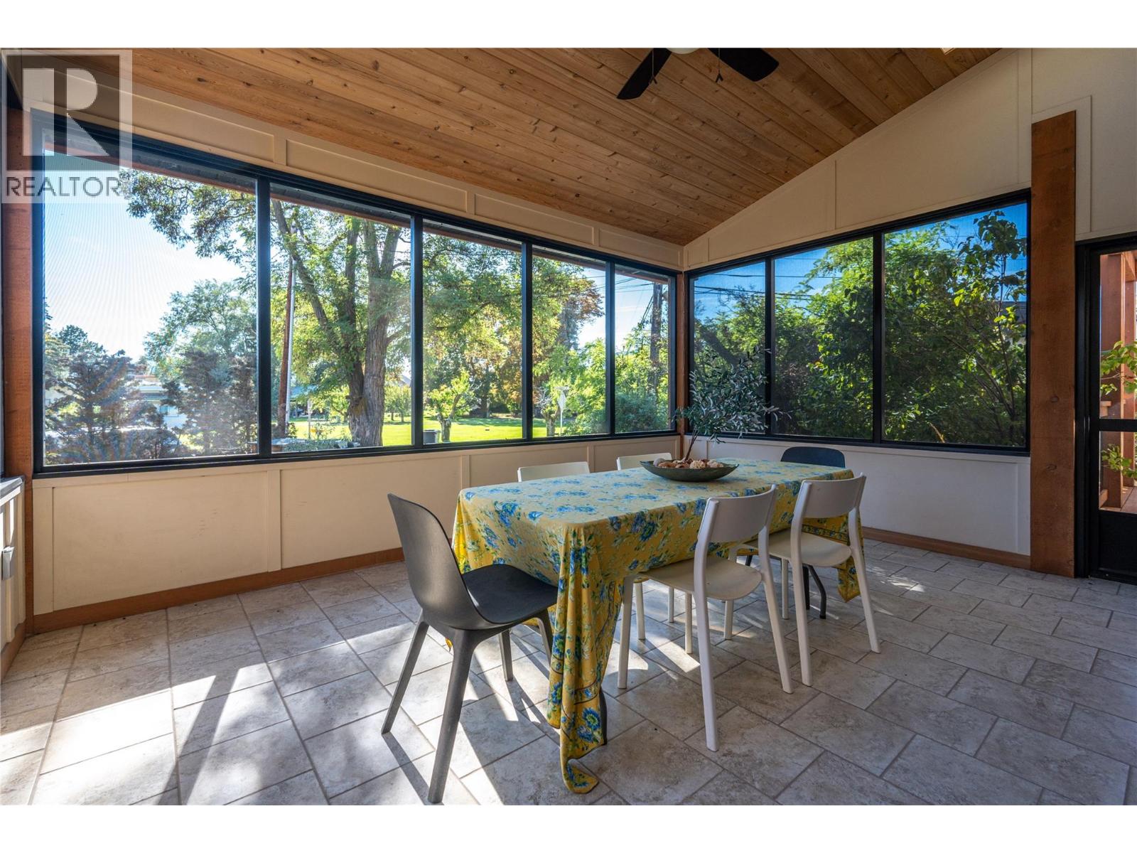 1702 Thornber Street - 39