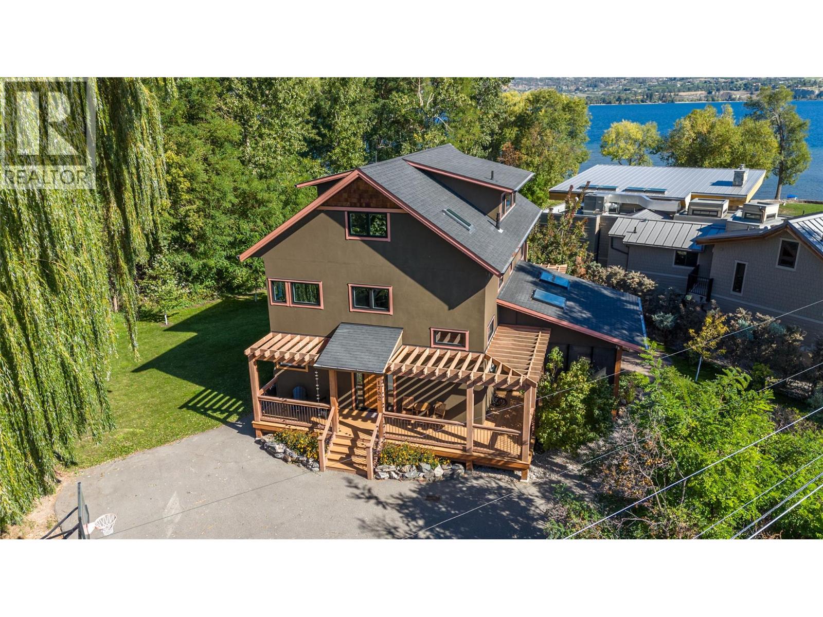 1702 Thornber Street - 53