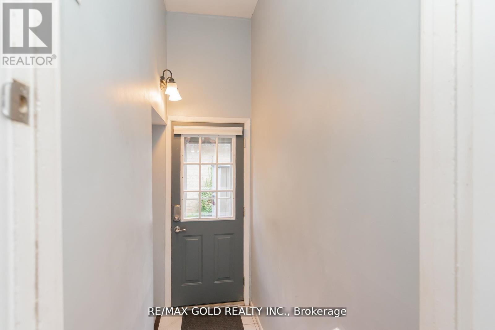 9 ASHWOOD CRESCENT - 24