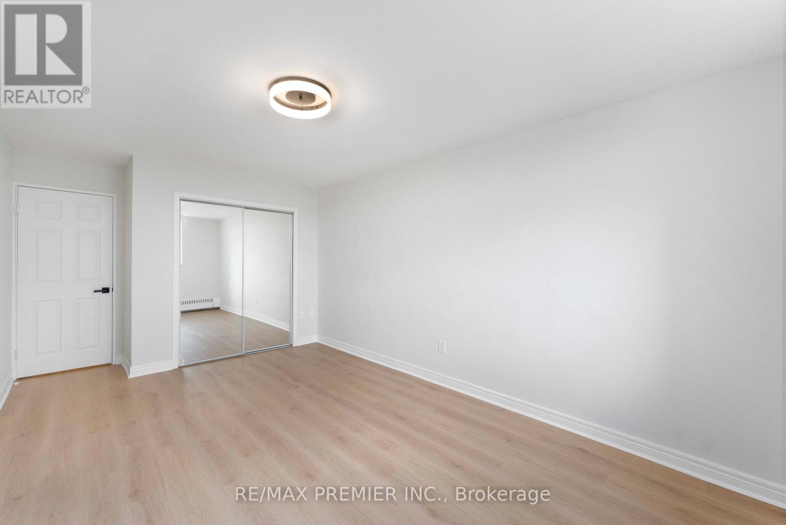 #105 5 FRITH ROAD - 14