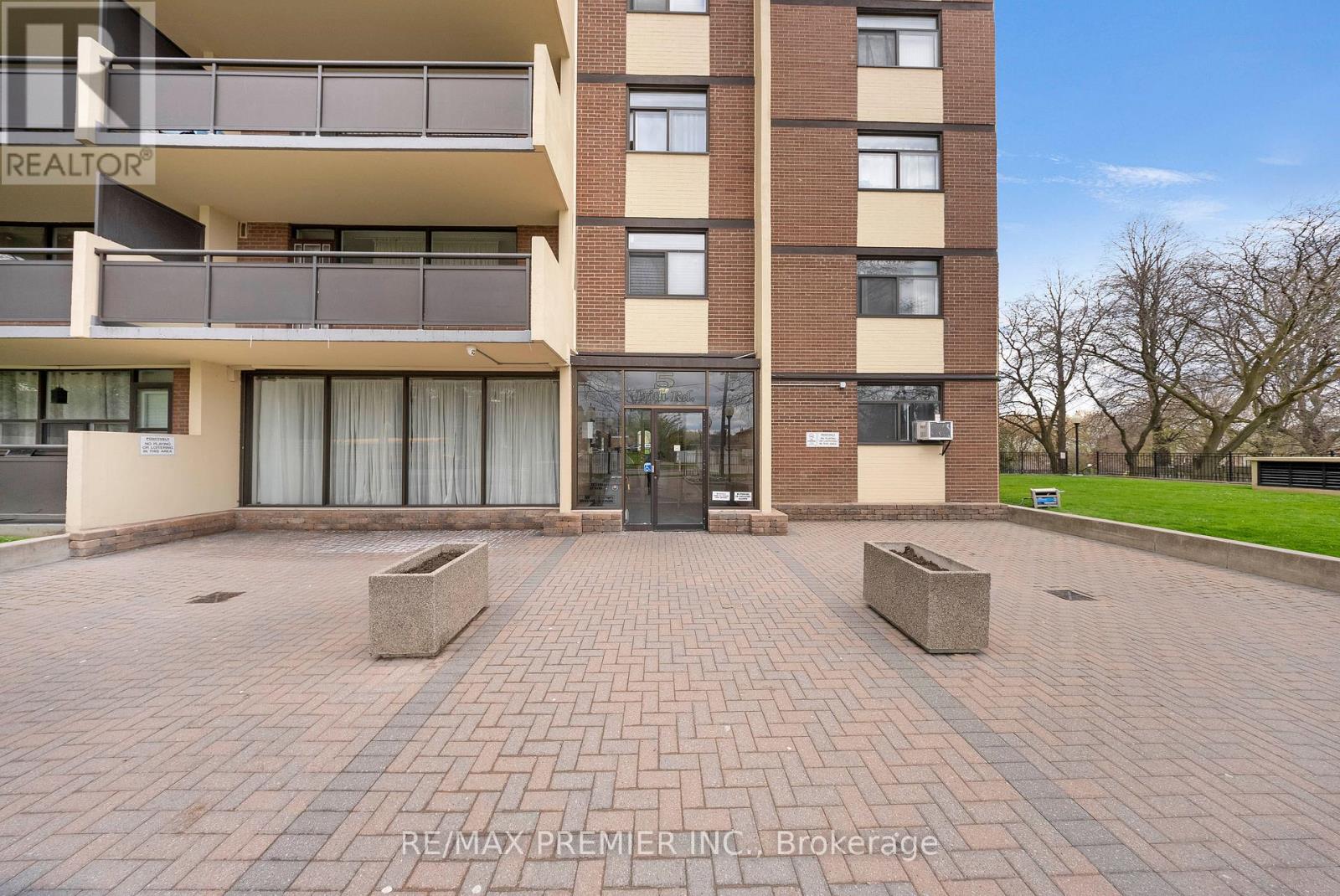#105 5 FRITH ROAD - 17