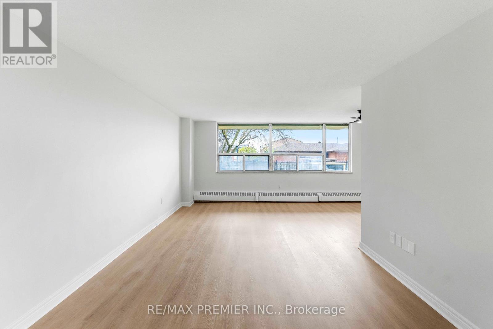 #105 5 FRITH ROAD - 6