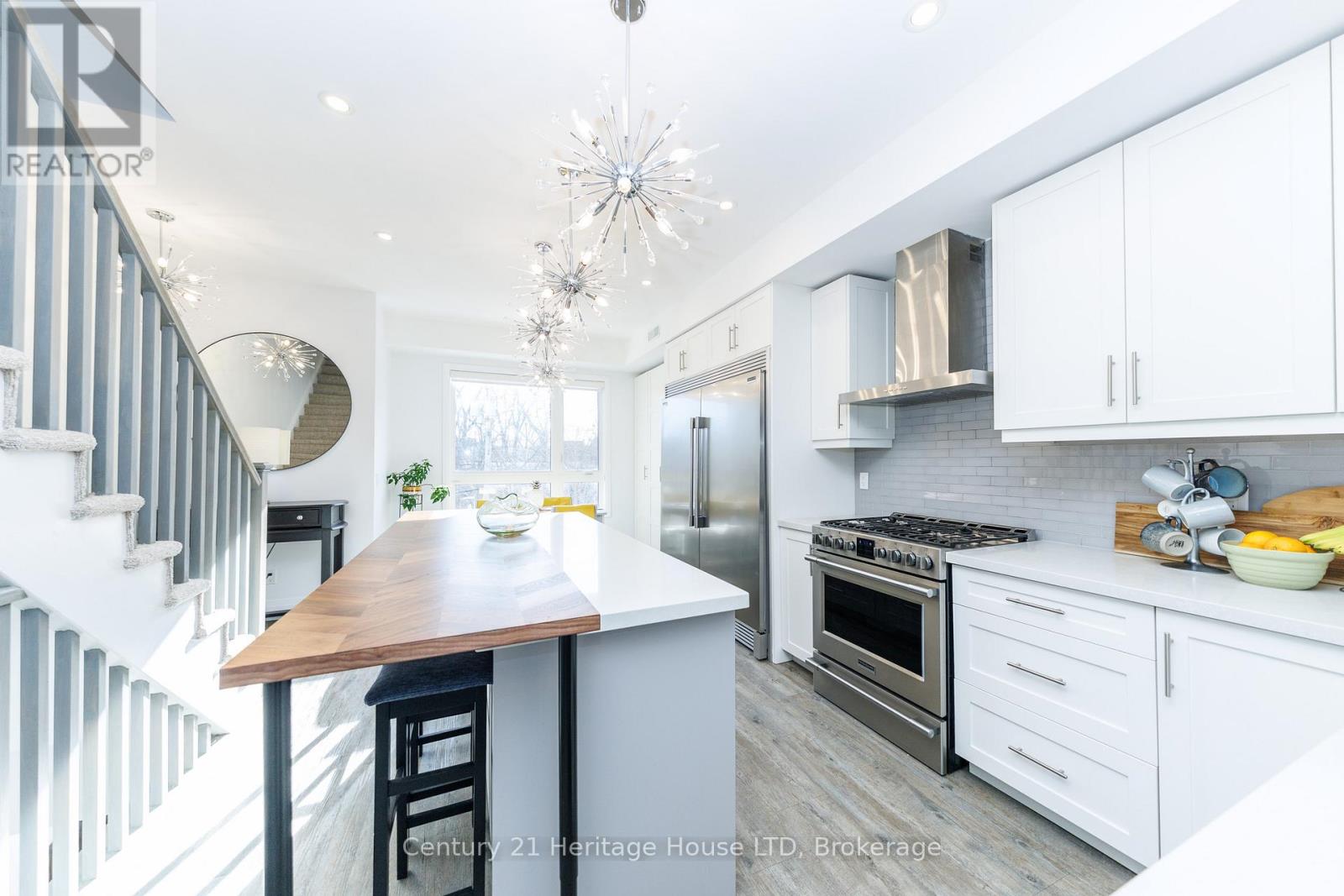 #8 39 ROBINSON STREET N - Image 15