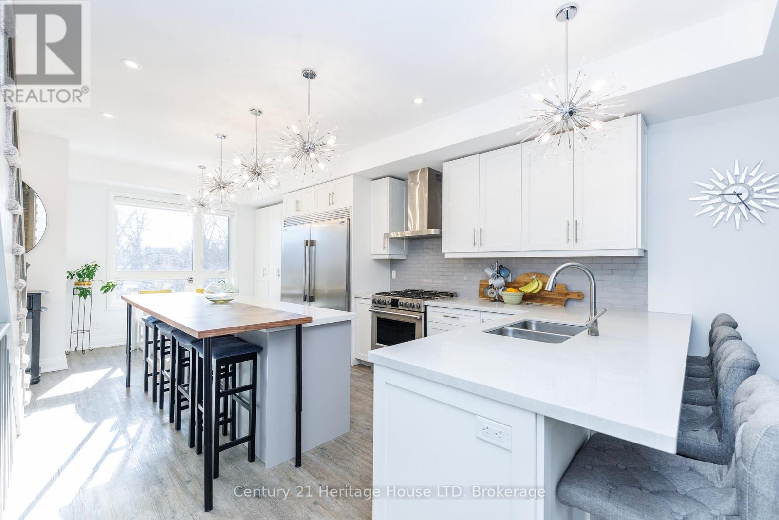 #8 39 ROBINSON STREET N - Image 13