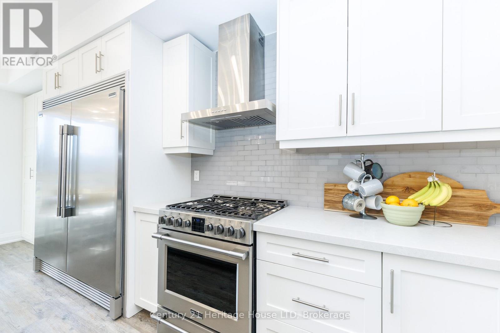 #8 39 ROBINSON STREET N - Image 12