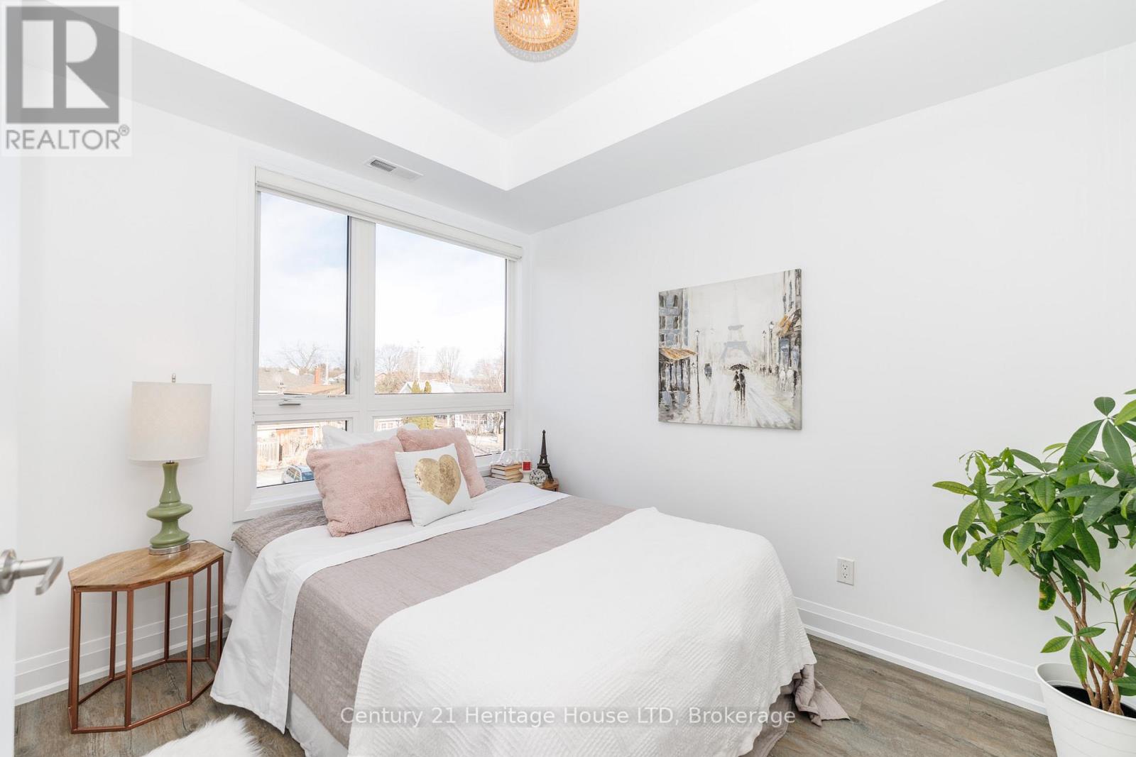 #8 39 ROBINSON STREET N - Image 18