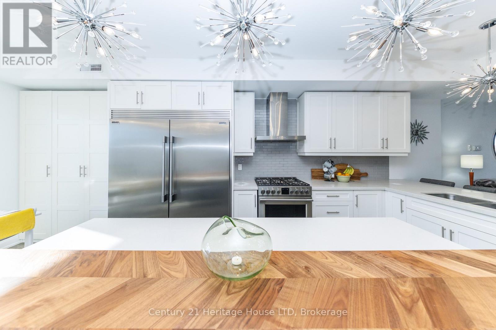 #8 39 ROBINSON STREET N - Image 16