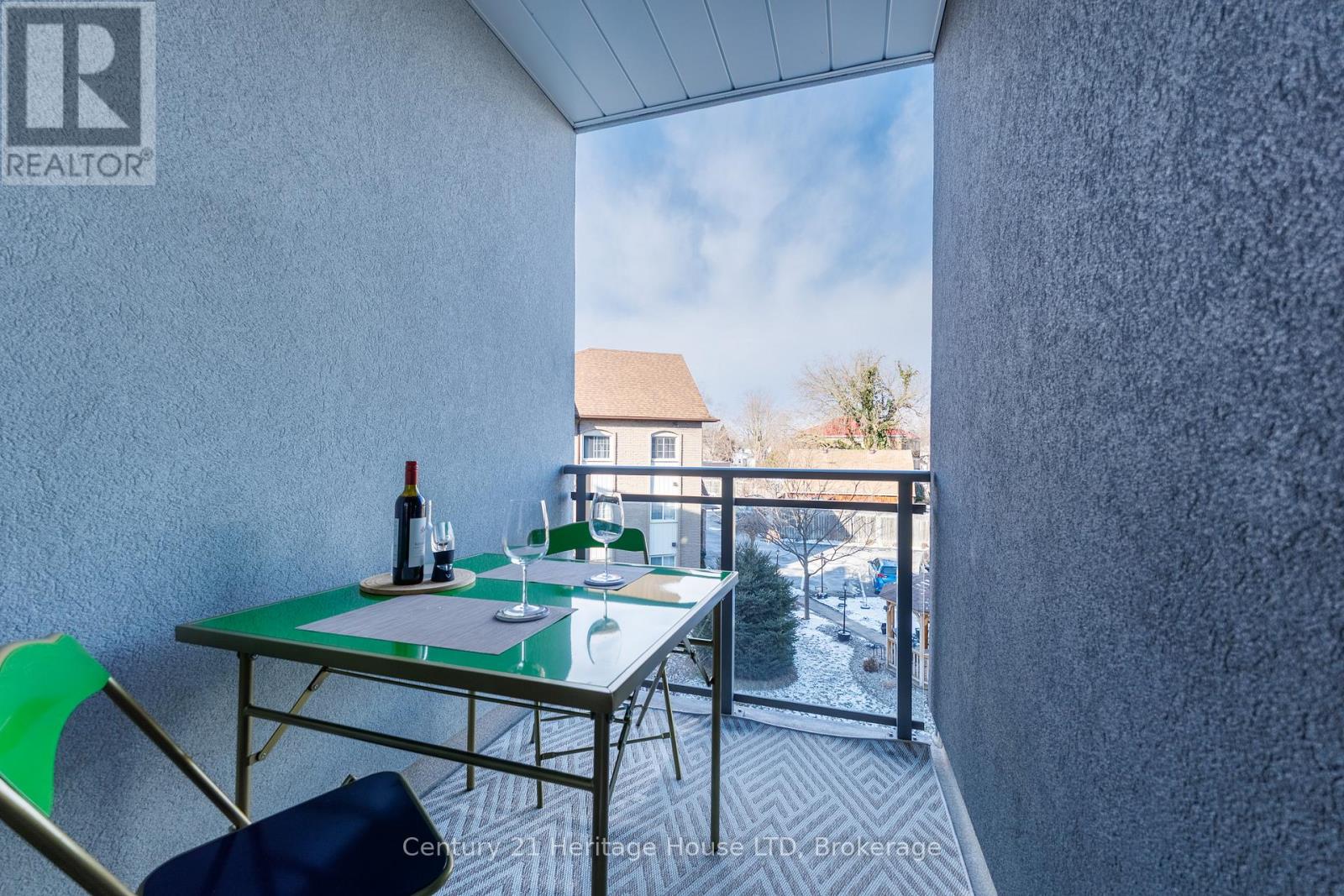 #8 39 ROBINSON STREET N - Image 17
