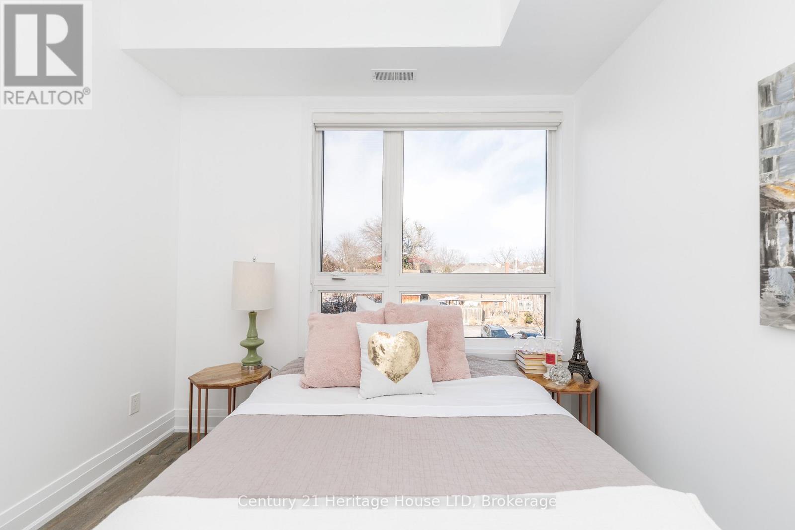 #8 39 ROBINSON STREET N - Image 19
