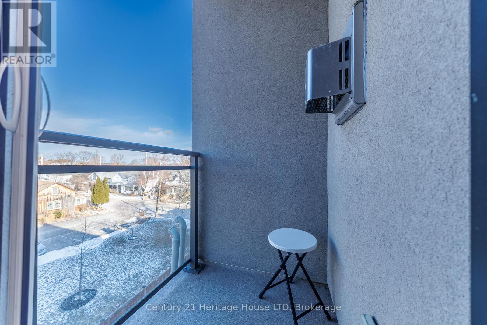 #8 39 ROBINSON STREET N - Image 31